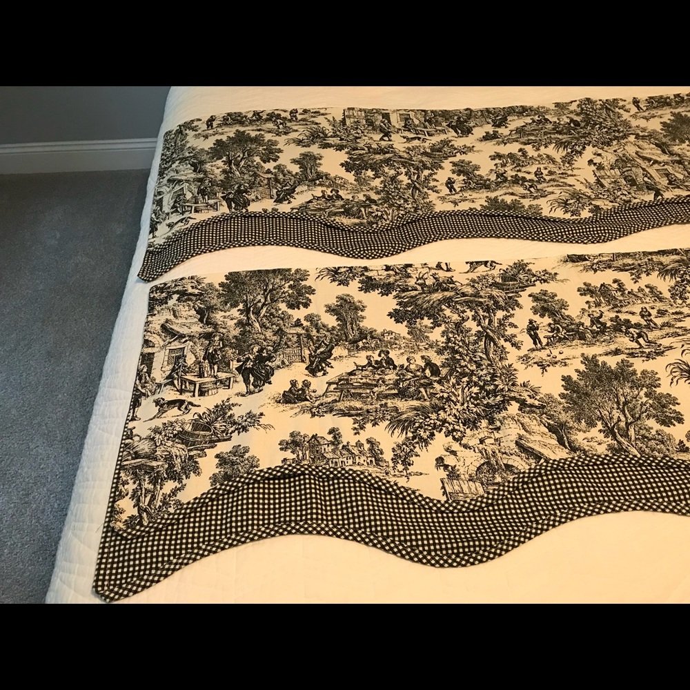 Window valance